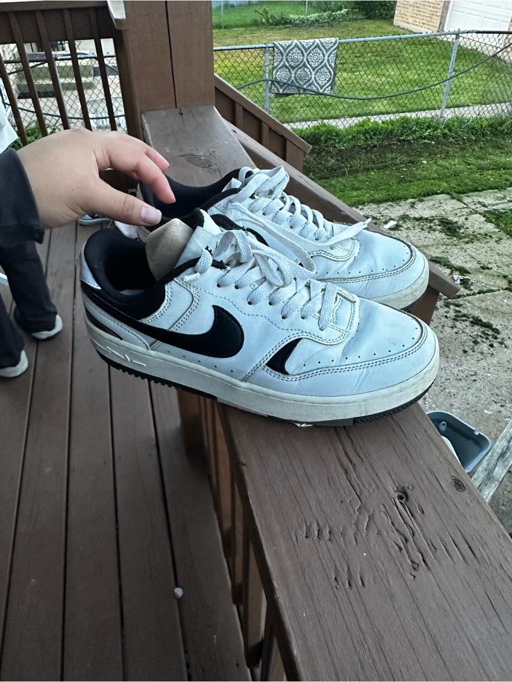 Nike Men’s White and Black Low-Top Sneakers with Black Swoosh